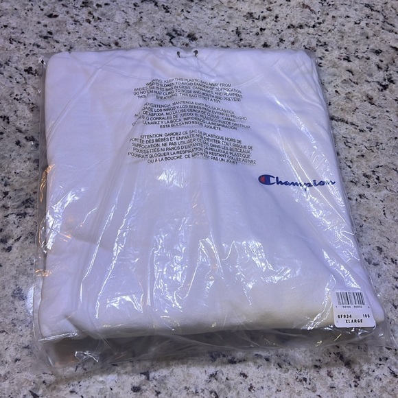 New - Champion Powerblend Logo Left Chest Hoodie - Picture 3 of 4